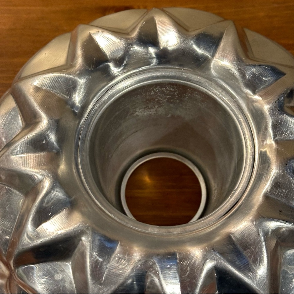 Vintage Aluminum Geometric Shaped Cake Pan Baking - Picture 4 of 4